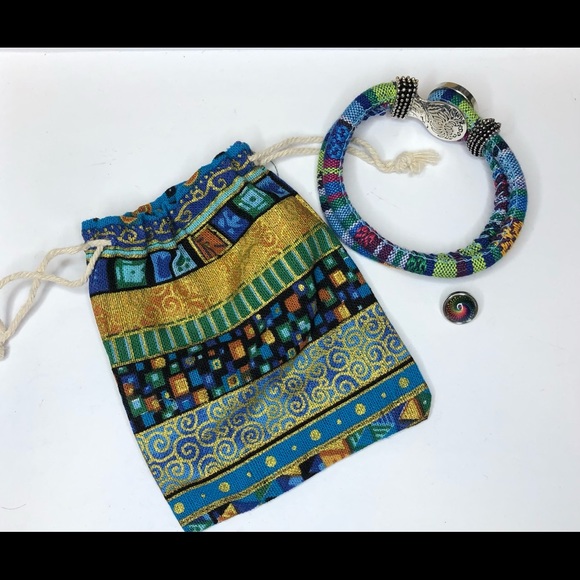 BOHO STYLE CLOTH SNAP BUTTON BRACELET WITH BAG AND ONE FREE SNAP BUTTON - Picture 3 of 5